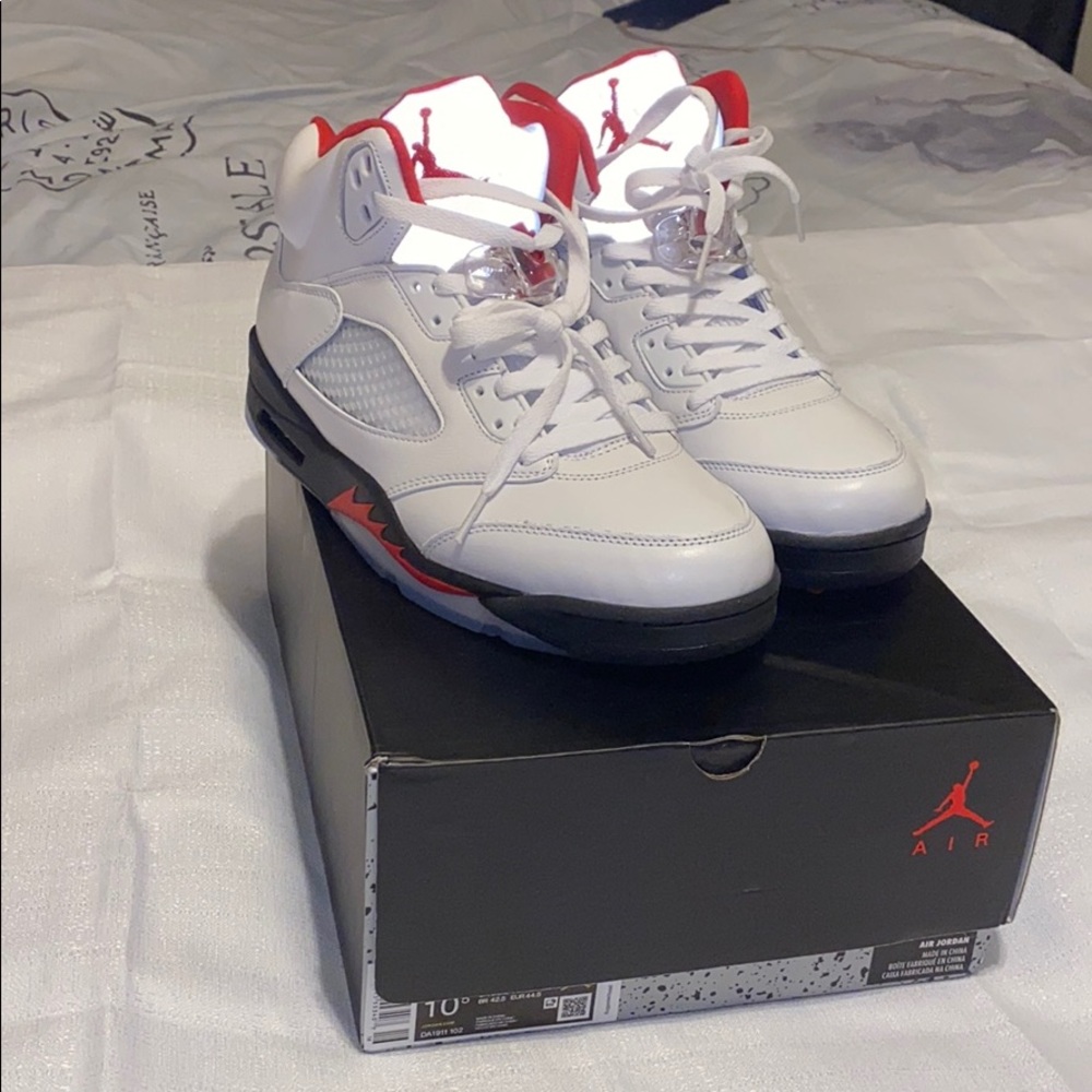 Air Jordan 5 fire red (2020)